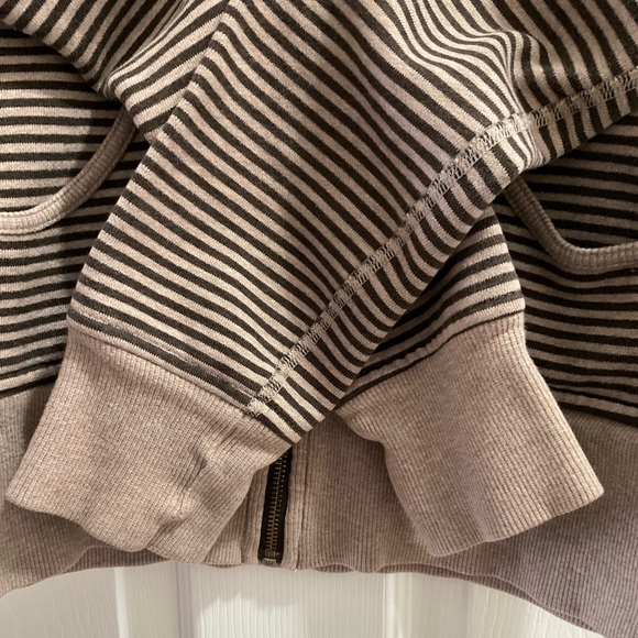 Lululemon hoodie Sz 4 - Picture 4 of 5